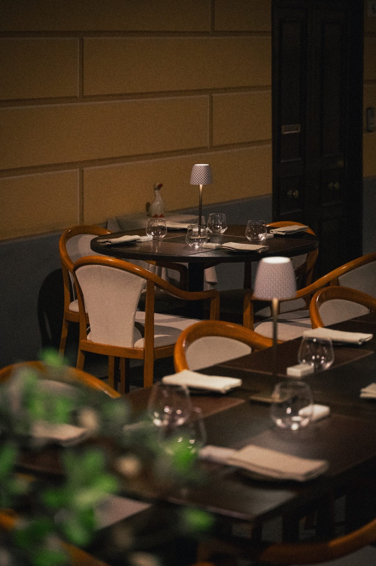 Sala del ristorante Oca Bianca con luci calde
